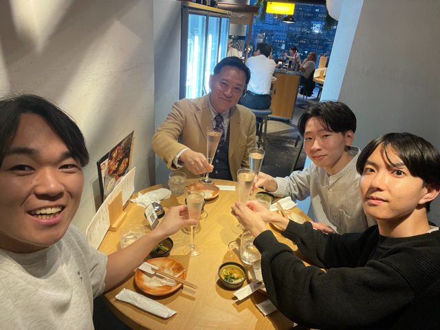 歓迎会は「日本酒バル さわら」で行いました。