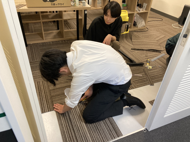 入口部分は耐久性が求められるので，ここも慎重に施工します。