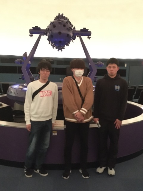 午後はプラネタリウムを観賞しました