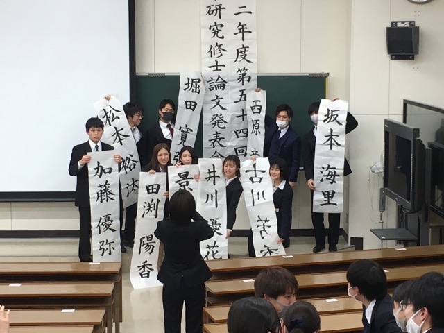 皆さんで記念撮影<br>※撮影の瞬間だけマスクを外しています