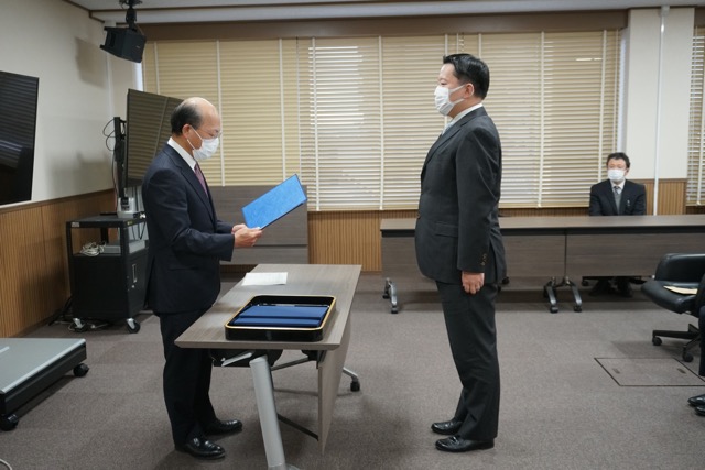 学長に代わり肥後理事より読み上げられました。