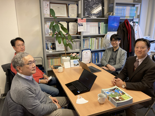 ディスカッションの合間に撮影させていただきました。<br>（撮影時のみマスクを外しています）