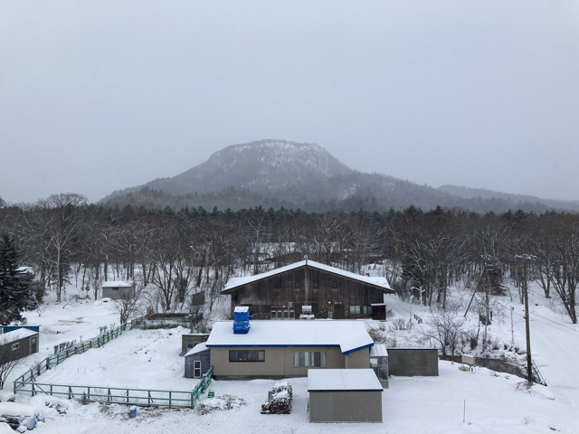川湯では硫黄山の成り立ちについて学びました。