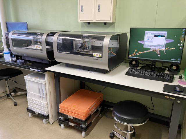 マテリアルプリンタ<br>（インクジェットパターニング装置）<br>FujiFilmDimatix<br>DMP-2831 & DMP-2850<br>（２台あります）